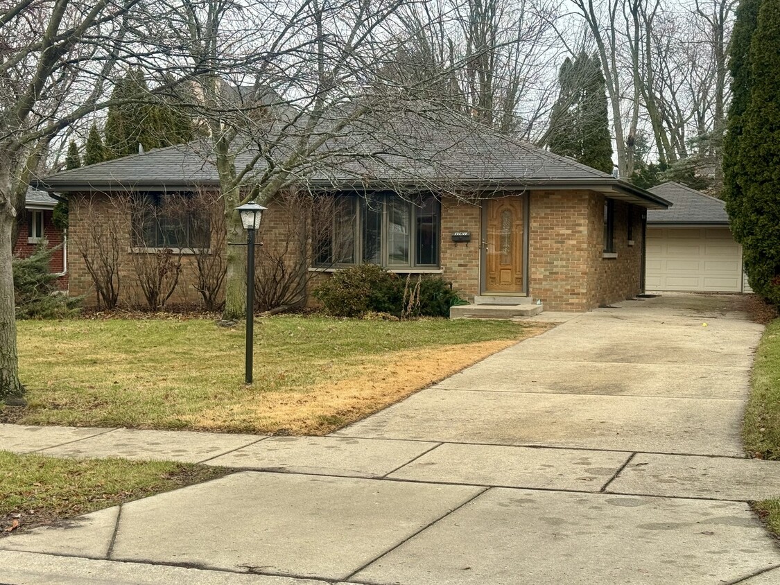 Foto principal - 141 Warren Ave
