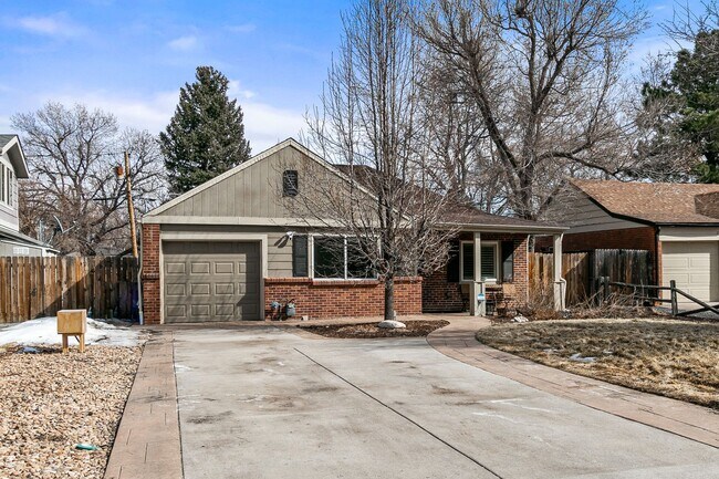 Building Photo - Remodeled Ranch in Mayfair, walk to Trader...