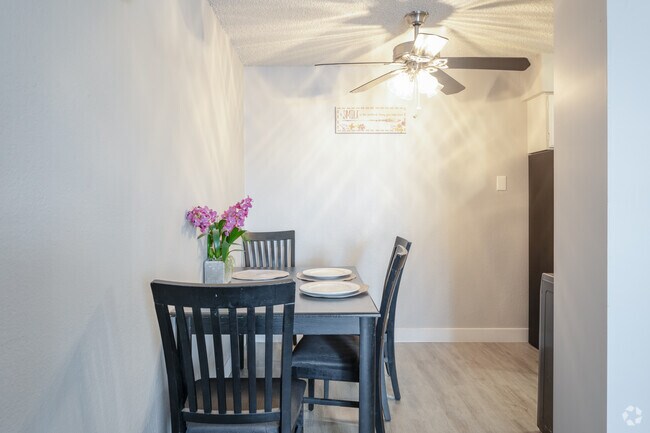 1HAB, 1BA - 700 ft² - Boulder Crossroads