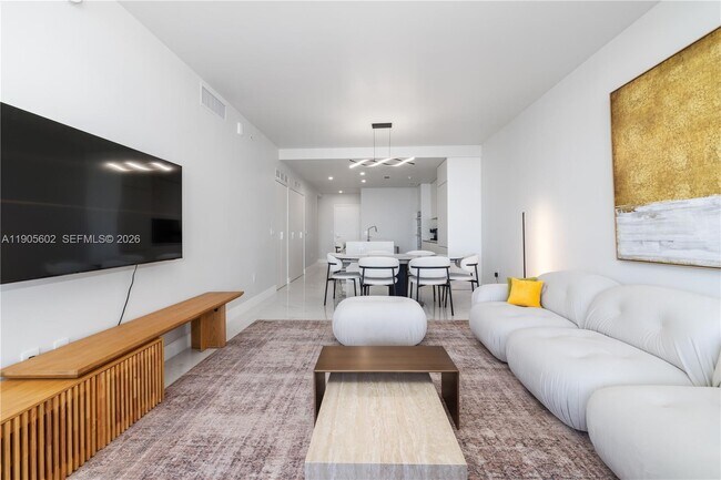 Foto del edificio - 700 NE 24th St