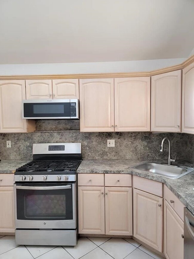 Building Photo - 19 Cliff St