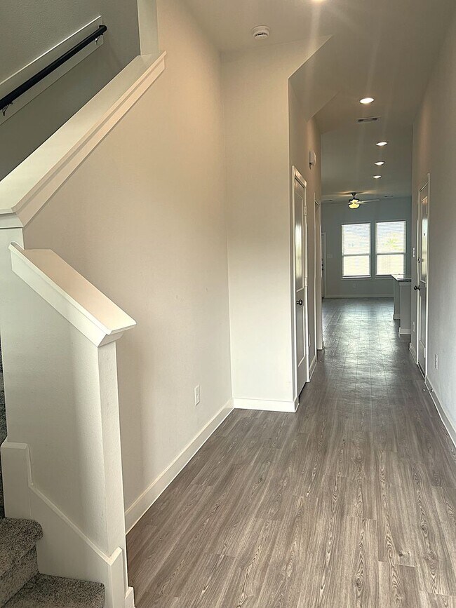 Building Photo - Like New in Bridgeland!!!