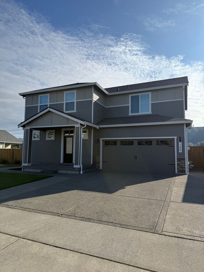 Building Photo - 195 Jasmine Ln N