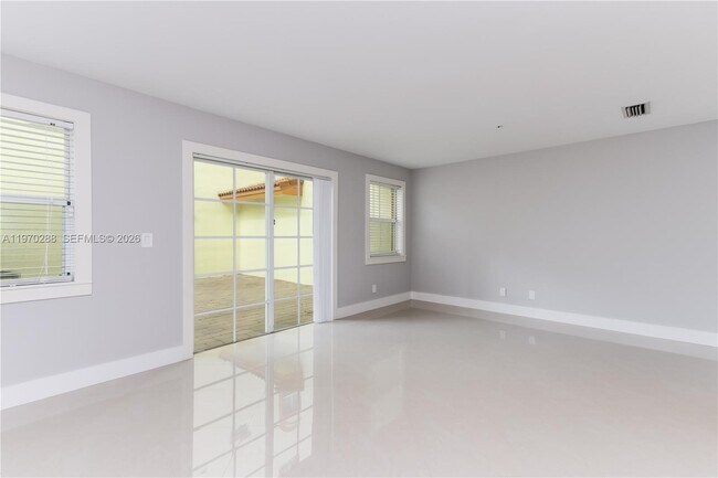 Foto del edificio - 623 NE 8th Ave