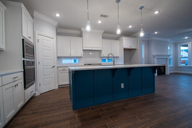Building Photo - 1431 Water Way Dr