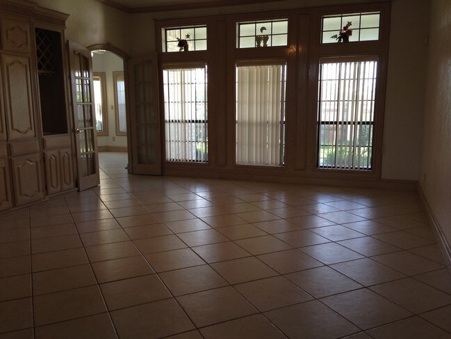 Foto del edificio - 508 E Redbud Ave