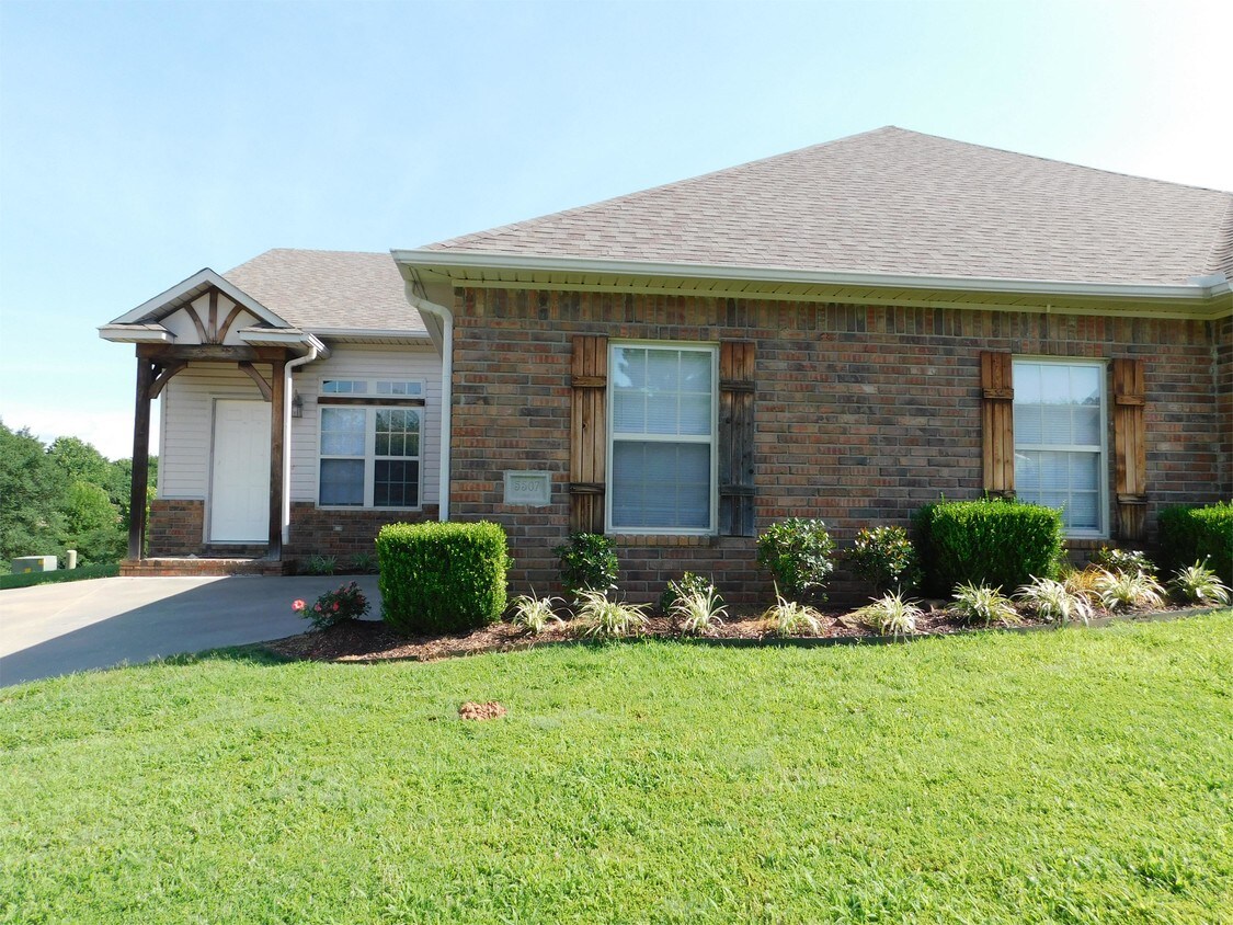 Primary Photo - 5507-5509 Summit Ct