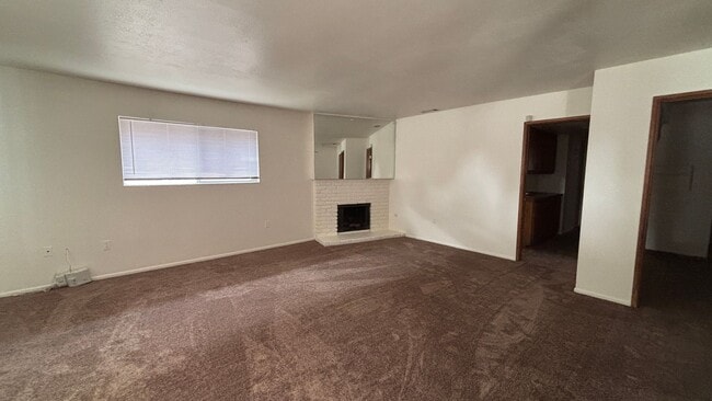 Building Photo - Central Hemet - Three Bedroom, Two Bathroo...