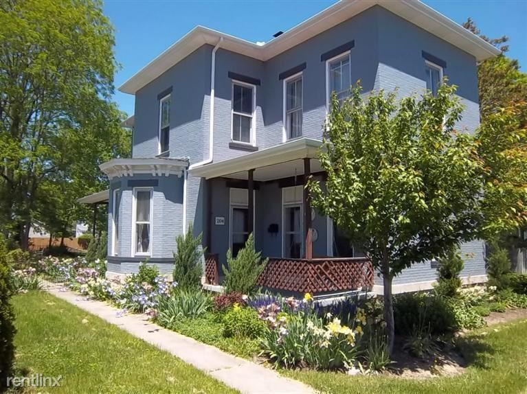 Primary Photo - 4 br, 2 bath House - 204 E Market St