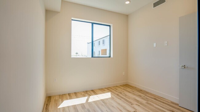 Foto del edificio - 1540 S Hayworth Ave