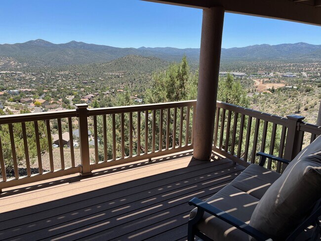 Foto del edificio - 889 Tom Mix Trl