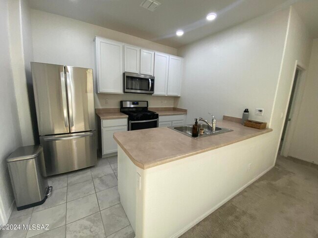 Building Photo - 12265 N Sutter Dr