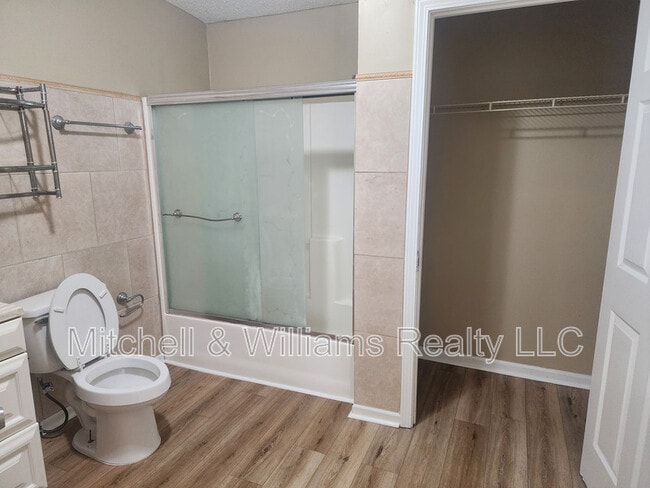 Building Photo - 955 Mackinaw St