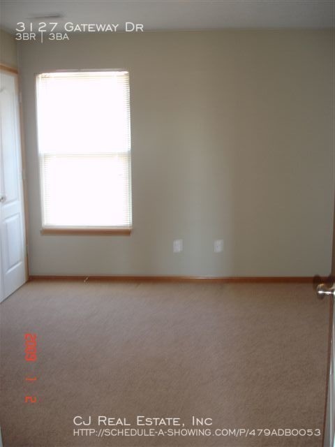 Building Photo - 3127 NW Gateway Dr