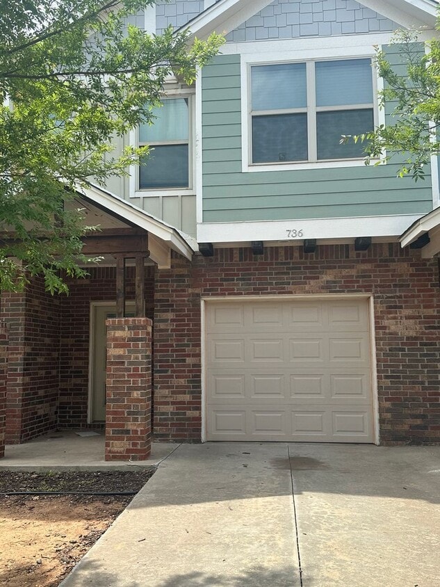 3 Bedroom Townhome with ALL APPLIANCES at a great price!! - 3 Bedroom Townhome with ALL APPLIANCES at a great price!!