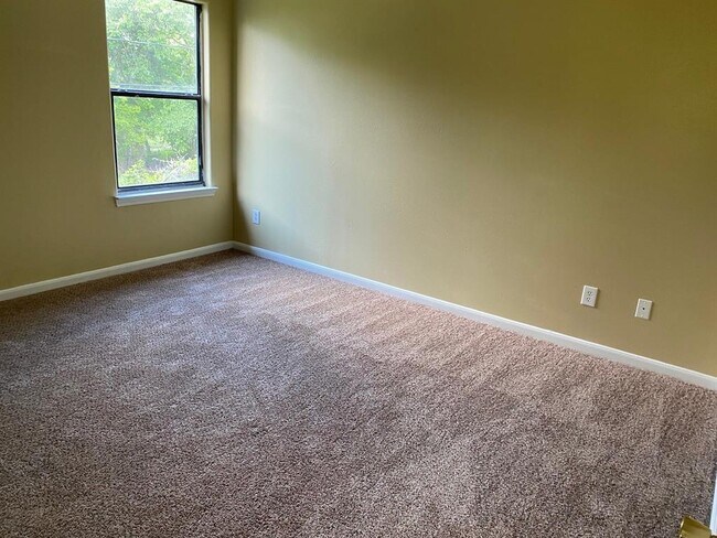 Building Photo - 2929 La Estancia Ln