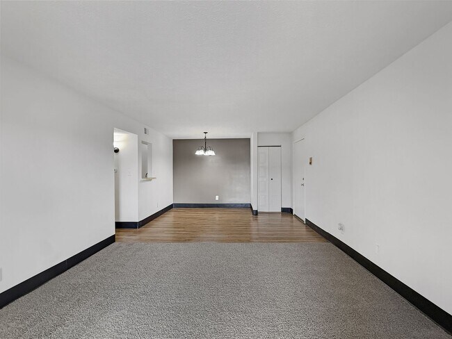 Foto del edificio - RENTAL SPECIAL FOR LIMITED TIME Deposit $0...