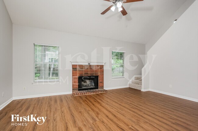 Foto del edificio - 4381 Whispering Bend Dr