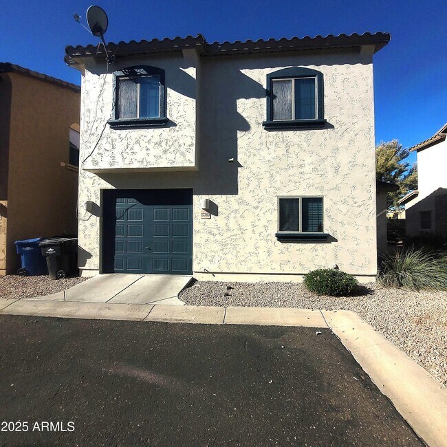 Foto del edificio - 17760 W Woodrow Ln