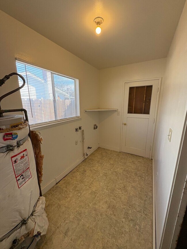 Foto del edificio - Spacious SW Visalia home Rent Ready!