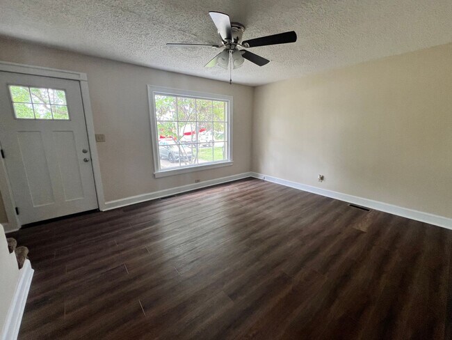 Foto del edificio - Cozy 2 Bedroom/ 1 Bath Cottage in West Nas...
