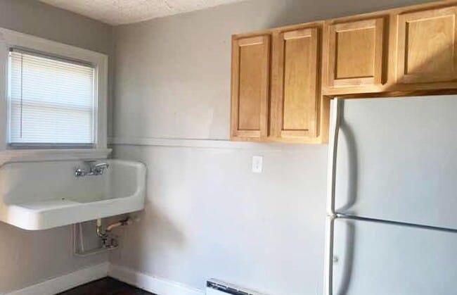 Building Photo - 415 Probasco St