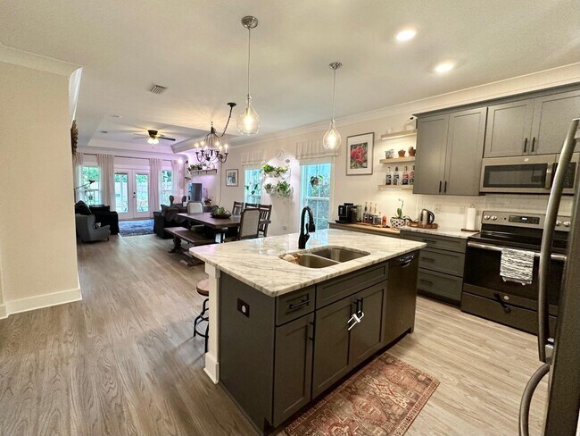 Building Photo - 927 Pocahontas Dr