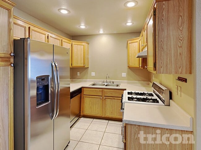 Building Photo - 2023 Betty Davis St