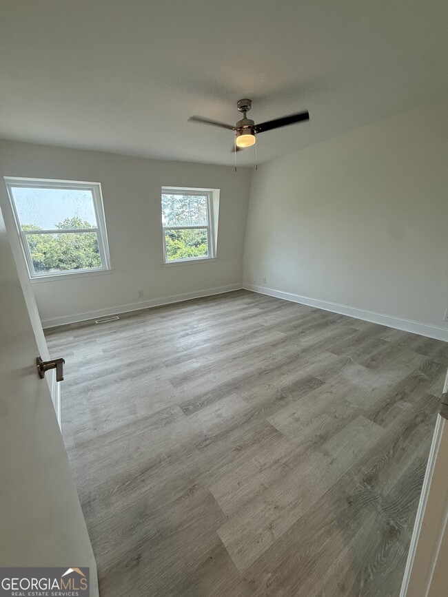 Building Photo - 1157 Boulevard