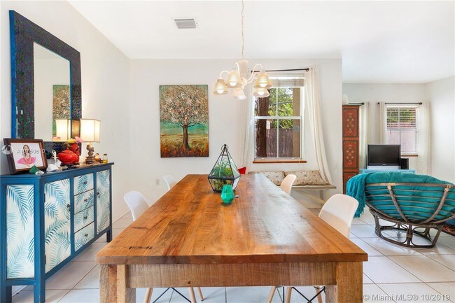 Building Photo - 2901 Jackson Ave