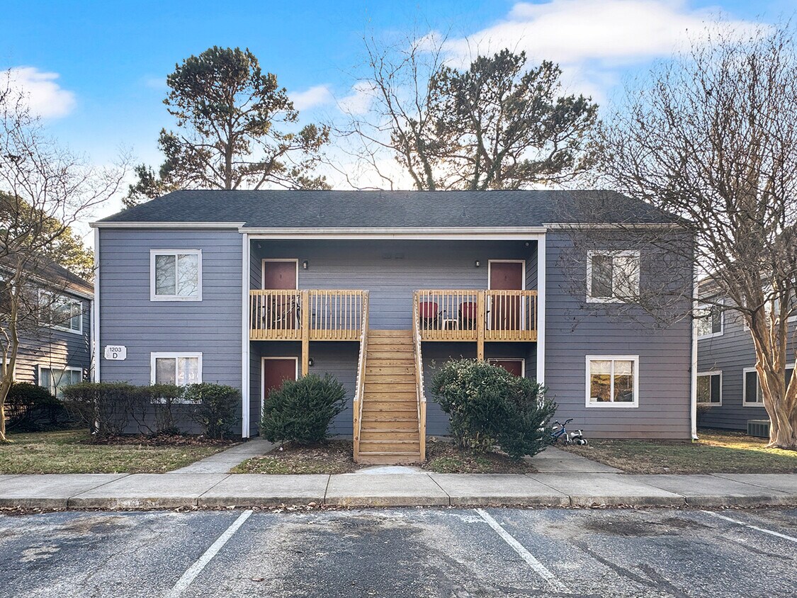 Foto principal - 1203 Jamestown Rd