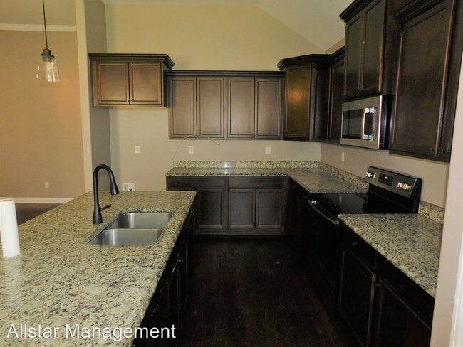 Building Photo - 5 br, 3 bath House - 3046 Pinetree Loop N ...