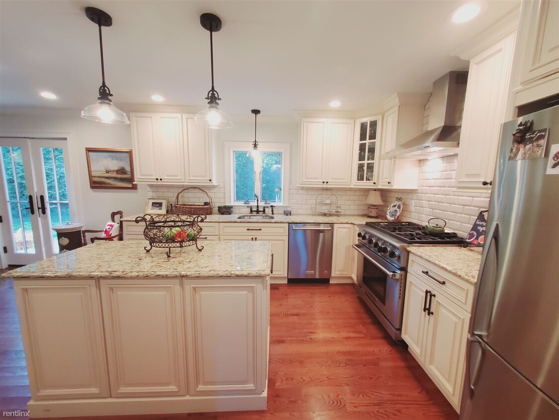 Primary Photo - 3 br, 1.5 bath House - 143 Crystal Lake Rd