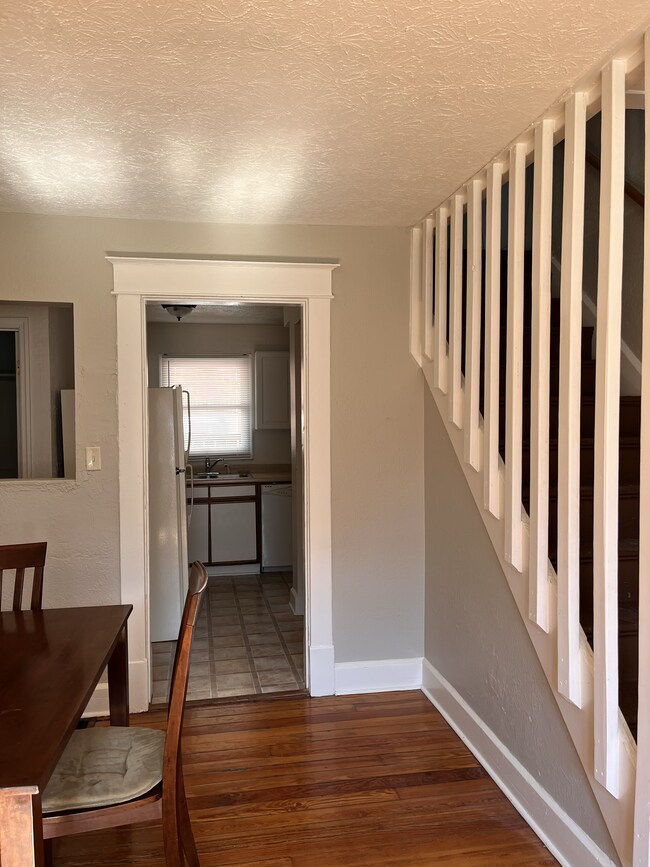 Foto del edificio - 4625 Rookwood Ave
