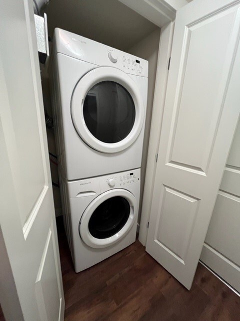 Building Photo - 11004-11102 102 Ave