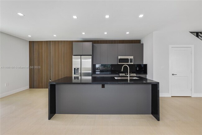 Foto del edificio - 2501 NW 19th Ave