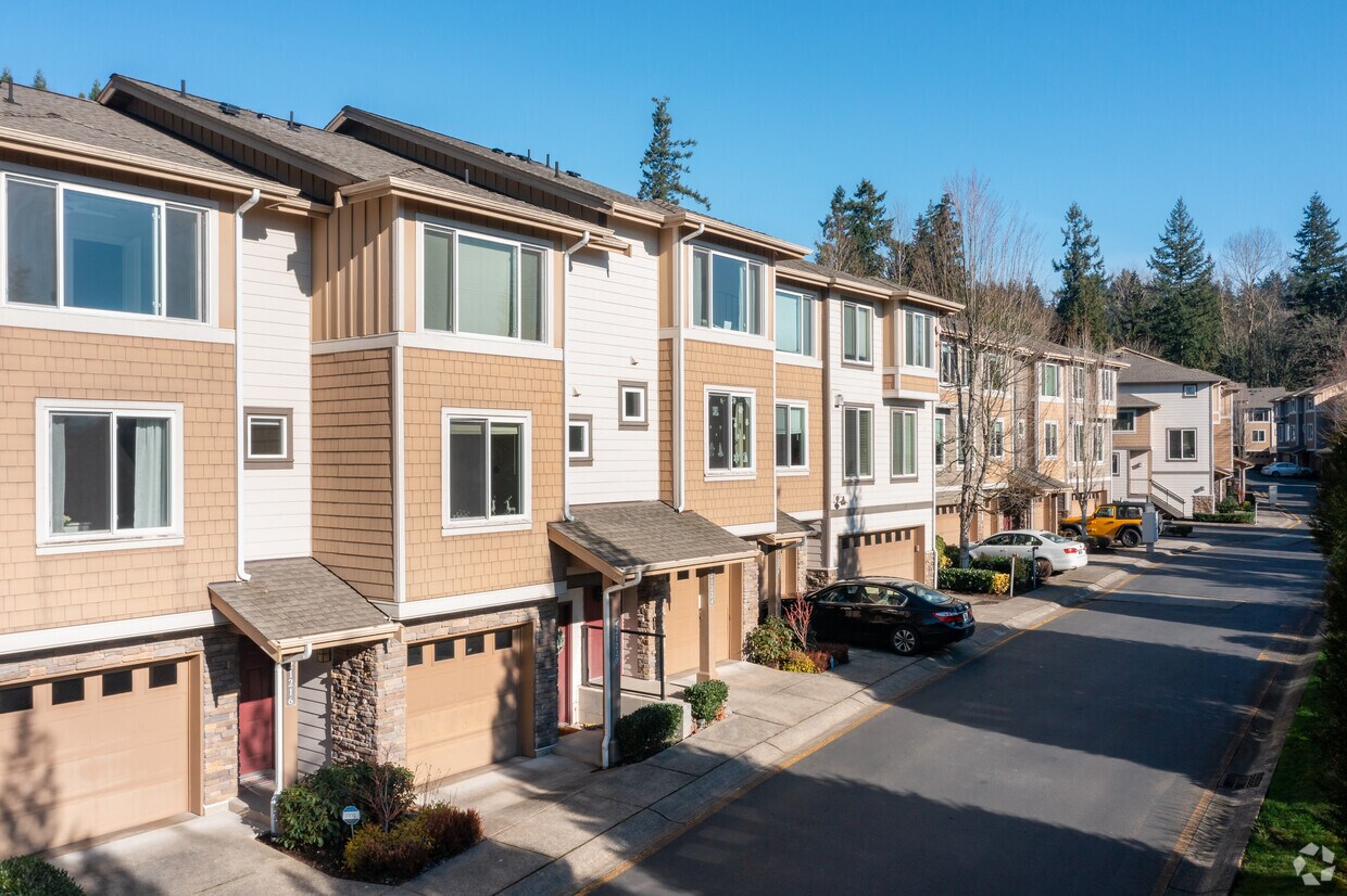Peregrine Point Townhouse Condominium Apartments in Issaquah, WA