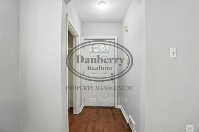 Foto del edificio - 822 Searles Rd