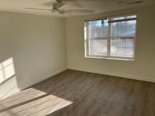 Building Photo - 740 Cunningham Ave