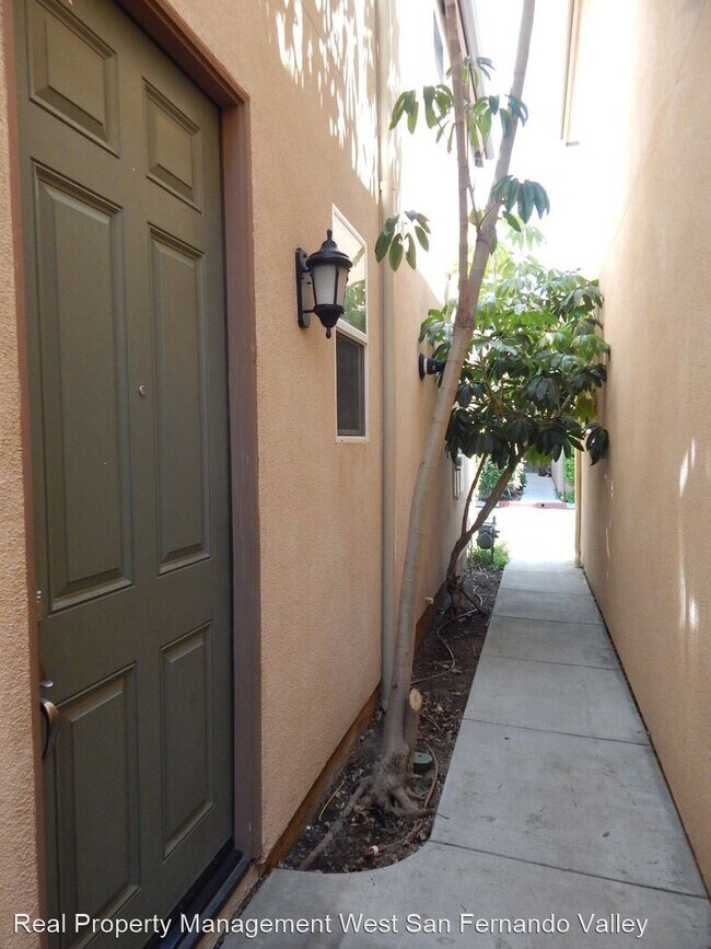 Building Photo - 3 br, 2.5 bath House - 13307 Frederick Way