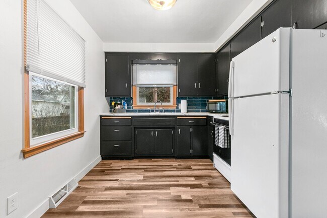 Foto del edificio - 1000 Hickory Hill Dr