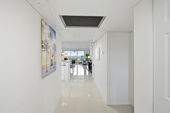Building Photo - 4015 W Palm Aire Dr