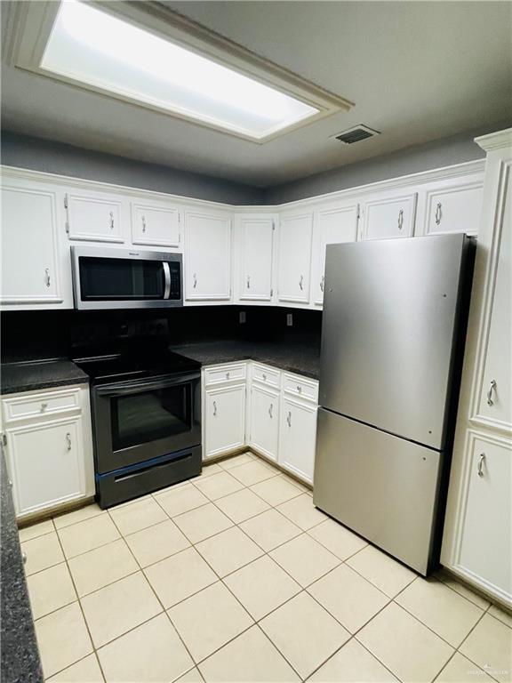 Building Photo - 502 Golden Dr