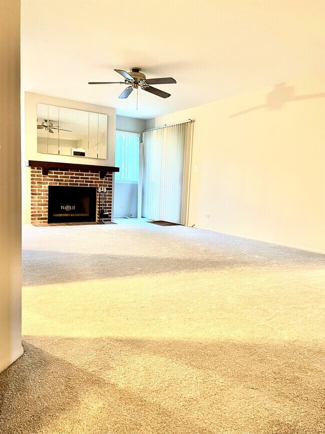 Building Photo - 601 Hanover Ct