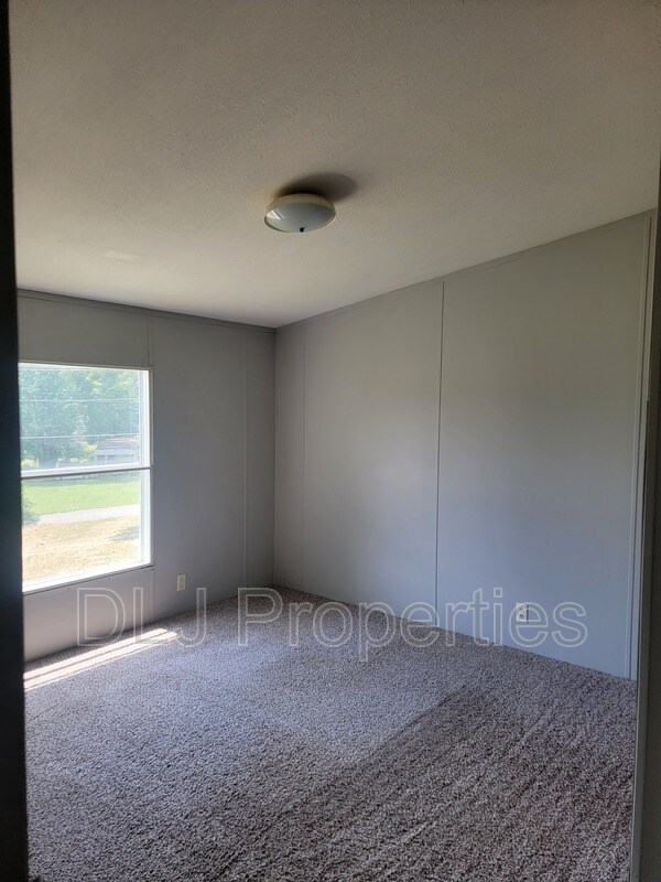 Building Photo - 904 Eslinger Ct