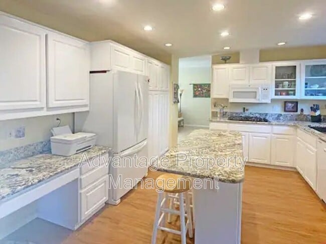 Building Photo - 1622 SW Country Club Pl
