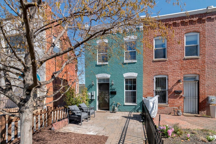 Primary Photo - 1504 Massachusetts Ave SE