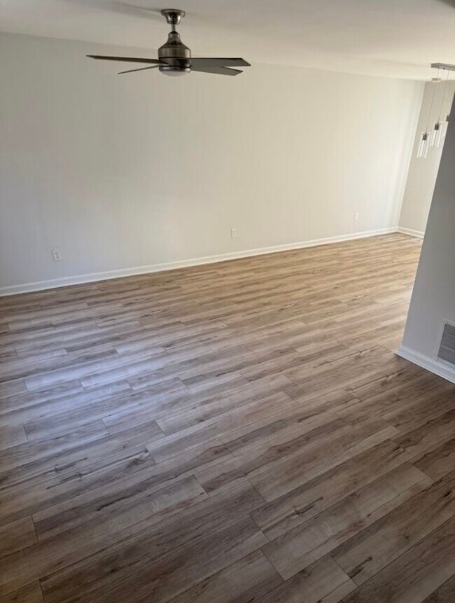 Foto del edificio - 283 Flagstone Way