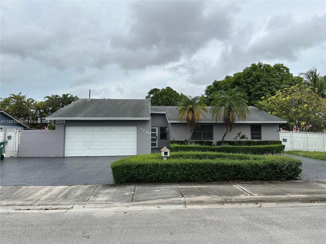 Foto principal - 5240 SW 133rd Ave