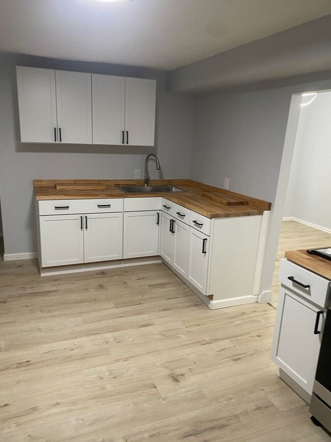 Foto del edificio - 4093 E 66th St